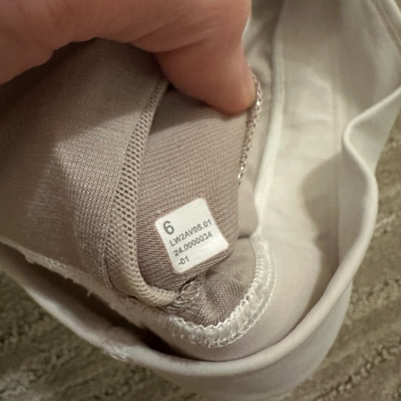 Lululemon Women's White Longline Energy Bra - Picture 4 of 4